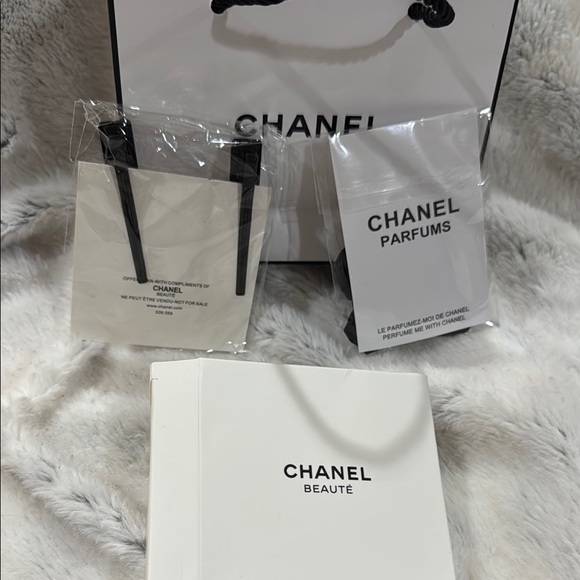 Chanel Black and Gold Hair Accessory Set - Picture 7 of 7